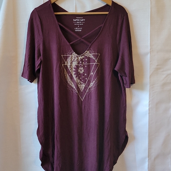 torrid Tops - Torrid super soft wine coloured tribal graphic tee